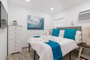 Renovated studio w ocean views boardwalk steps