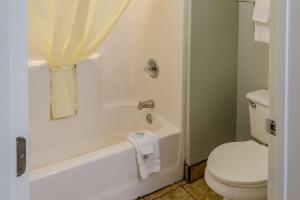 Suite - Non-Smoking room in Quality Inn Ft. Morgan Road-Hwy 59