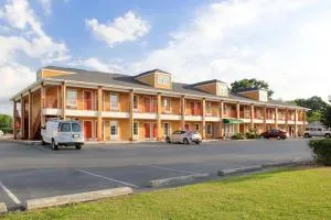 Quality Inn Albertville US 431 - 加兹登