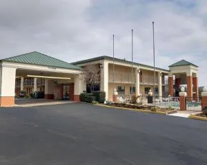 Quality Inn & Suites Clarksville - Scranton