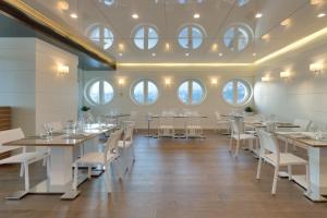 albergo yacht club marina di loano