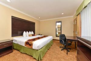 King Room - Non-Smoking room in Rodeway Inn San Diego Mission Valley/SDSU