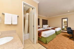 Queen Room with Two Queen Beds - Non-Smoking room in Rodeway Inn San Diego Mission Valley/SDSU