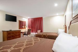 Non-Smoking Double Queen Room room in Rodeway Inn Near Maingate Knott's