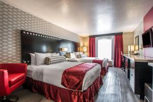 Standard Queen Room with Two Queen Beds room in Tilt Hotel Universal/Hollywood, Ascend Hotel Collection