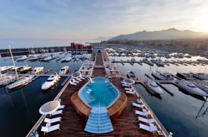 albergo yacht club marina di loano
