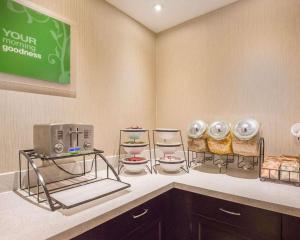 Comfort Inn & Suites University