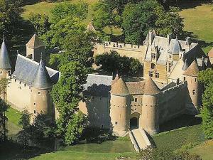 Maisons de vacances Gorgeous manor in the Auvergne with private pool : Maison de Vacances 5 Chambres