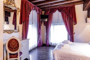 Vecellio hotel, 
Venice, Italy.
The photo picture quality can be
variable. We apologize if the
quality is of an unacceptable
level.