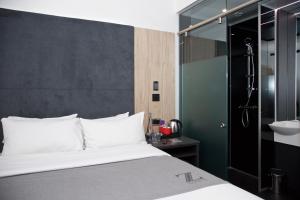 Queen Room - No Window room in The Z Hotel Bath