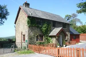 Barn Cottage - Farm Park Stay with Hot Tub - Swansea
