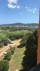 Camera Matrimoniale con Balcone e Vista Mare