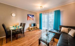 Apartament B&F Garbary Poznań Business & Family - Parking