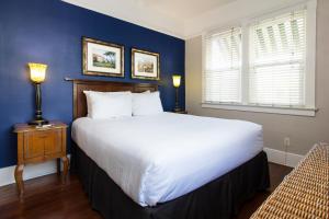 Queen Room with Shared Bathroom room in Found Hotel San Diego