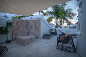 Sandcastles Penthouse A28 Rooftop Patio w Outdoor Shower