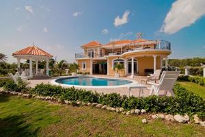 Copperwood Luxury Oceanfront Villa with Pool