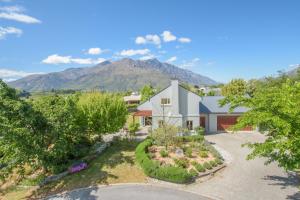 Four-Bedroom House room in Paeroa View