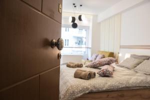 Violet #colony_White_Tower