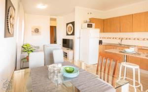 Two bedroom apartment in Palm Mar! Free Parking! PM109