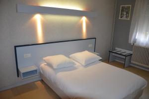 Hotels HOTEL DU JURA : photos des chambres