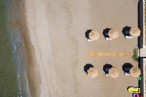 Espera Beachfront Residence, Newly Renewed with Pool & BBQ, By ThinkVilla