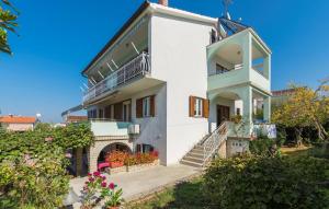 Apartment Complex Silvia 