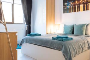 Tres Chic DOUBLE sized Apartment