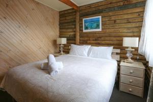 Lazy Acre Log Cabins