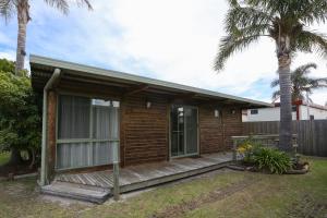 Lazy Acre Log Cabins