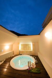 Canon Himeji Higashi (Adult Only)