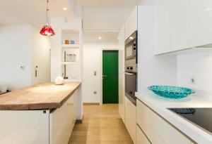 Stylish 3-Bedroom Apartment & Terrace