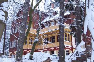 Forest-Lodge