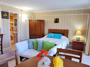 Queen Studio room in Vacation Rental Suites at Royal Garden Waikiki