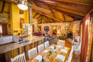 Monkey Place Country House