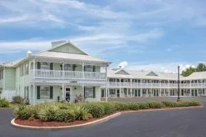 Super 8 by Wyndham Bay St. Louis - 皮卡尤恩