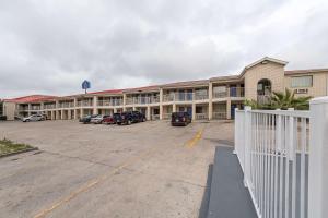 Motel 6-San Antonio, TX - Fiesta Trails