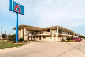 Motel 6-San Antonio, TX - South WW White Rd - Elmendorf