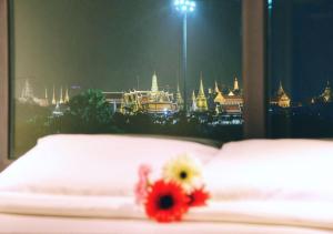 Lucky House hotel, 
Bangkok, Thailand.
The photo picture quality can be
variable. We apologize if the
quality is of an unacceptable
level.