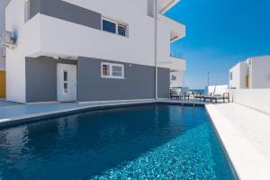 Merima 1 luxury ap with a pool 