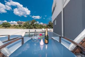 Merima 1 luxury ap with a pool 