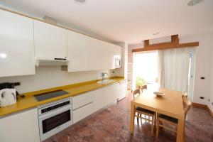 ESPECTACULAR ATICO CON TERRAZA A 50 MT PLAYA CANTERAS