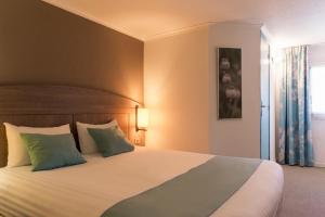 Hotels The Originals City, Hotel Le Gayant, Douai (Inter-Hotel) : photos des chambres