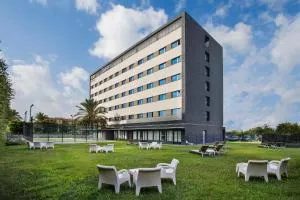 AZZ Valencia Táctica Hotel - 马尼塞斯