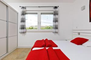 Ark Beach Apartments