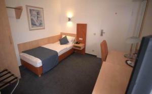 Single Room room in Hotel Savoy Bonn