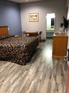Deluxe King Room room in Delux Inn