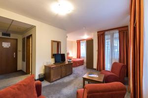 Two-Bedroom Suite with Balcony room in Evelina Palace Hotel