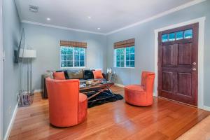 Stylish 2 Bed & 2 Bath at the Heart of Hollywood with Free Parking - One Car only