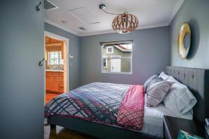 Stylish 2 Bed & 2 Bath at the Heart of Hollywood with Free Parking - One Car only