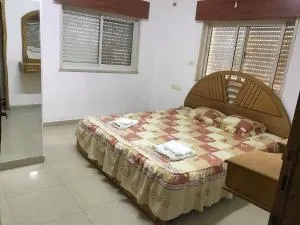 Hanna Azar - Khirbat Beit Ta‘mir